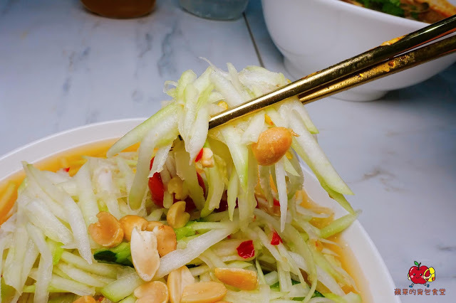 [雲泰料理] 新竹 芭芭食堂 巨城旁難得的平價餐廳 推薦酸辣泰式打拋豬飯 充滿南洋風味的椰香雞湯麵