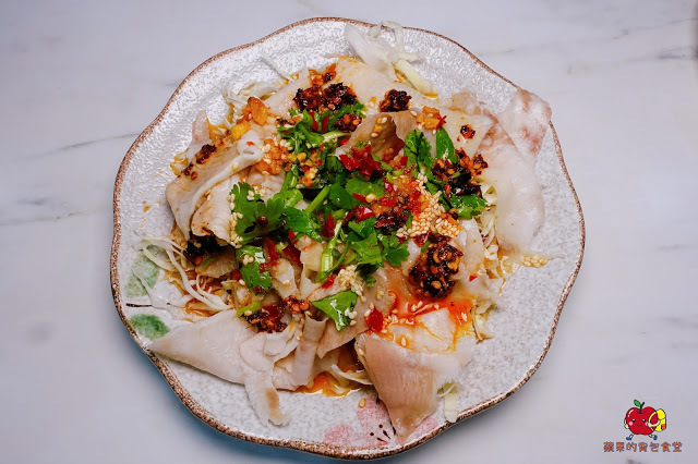 [雲泰料理] 新竹 芭芭食堂 巨城旁難得的平價餐廳 推薦酸辣泰式打拋豬飯 充滿南洋風味的椰香雞湯麵