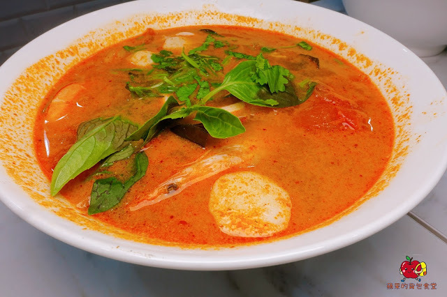 [雲泰料理] 新竹 芭芭食堂 巨城旁難得的平價餐廳 推薦酸辣泰式打拋豬飯 充滿南洋風味的椰香雞湯麵