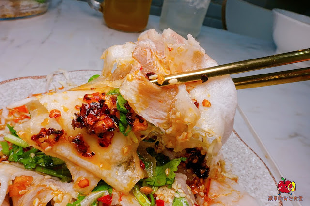 [雲泰料理] 新竹 芭芭食堂 巨城旁難得的平價餐廳 推薦酸辣泰式打拋豬飯 充滿南洋風味的椰香雞湯麵