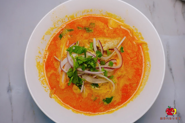 [雲泰料理] 新竹 芭芭食堂 巨城旁難得的平價餐廳 推薦酸辣泰式打拋豬飯 充滿南洋風味的椰香雞湯麵