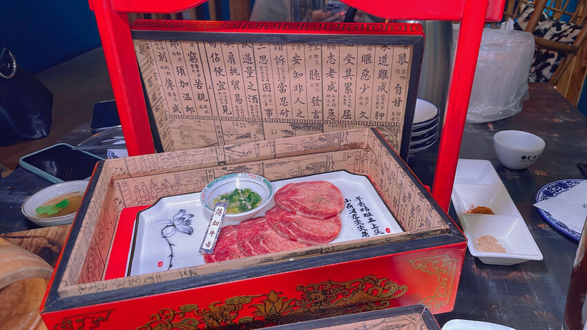 「龍袍下的肉食盛宴！墨妃家京品燒肉，台中必推美食！」