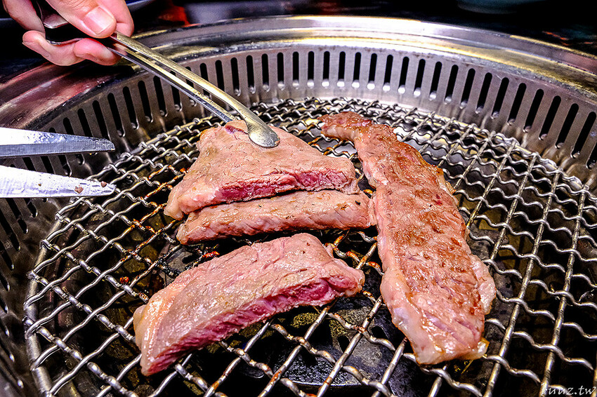 宮廷風燒肉結合芙蓉蒸魚、富貴雙方，墨妃家燒肉用餐享優惠，穿宮廷服打卡氣氛超棒！