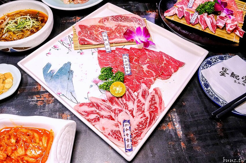 宮廷風燒肉結合芙蓉蒸魚、富貴雙方，墨妃家燒肉用餐享優惠，穿宮廷服打卡氣氛超棒！