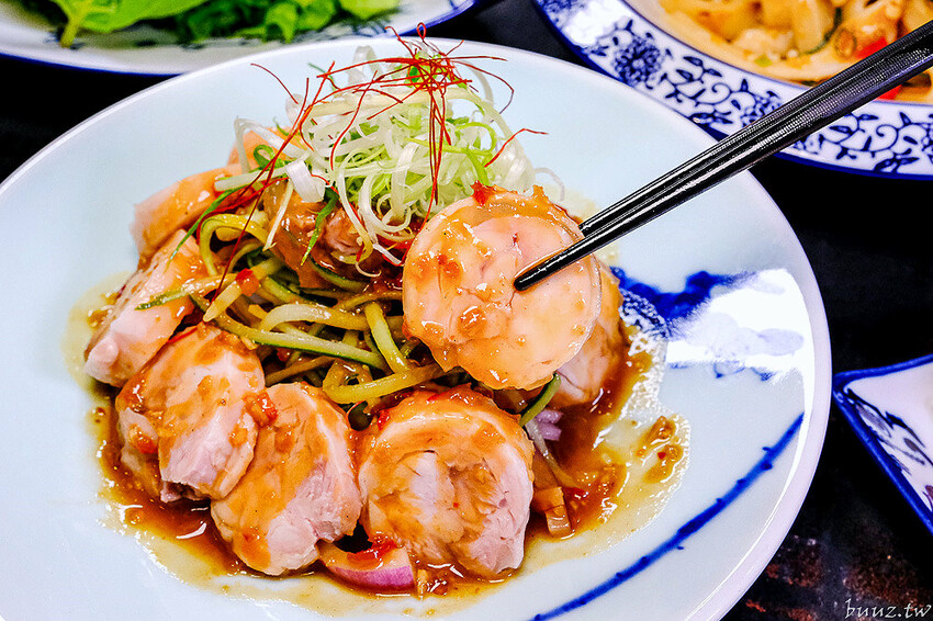 宮廷風燒肉結合芙蓉蒸魚、富貴雙方，墨妃家燒肉用餐享優惠，穿宮廷服打卡氣氛超棒！