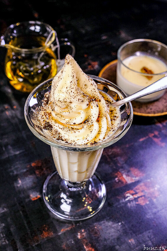 宮廷風燒肉結合芙蓉蒸魚、富貴雙方，墨妃家燒肉用餐享優惠，穿宮廷服打卡氣氛超棒！