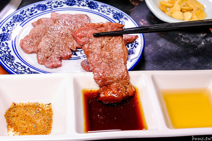 宮廷風燒肉結合芙蓉蒸魚、富貴雙方，墨妃家燒肉用餐享優惠，穿宮廷服打卡氣氛超棒！