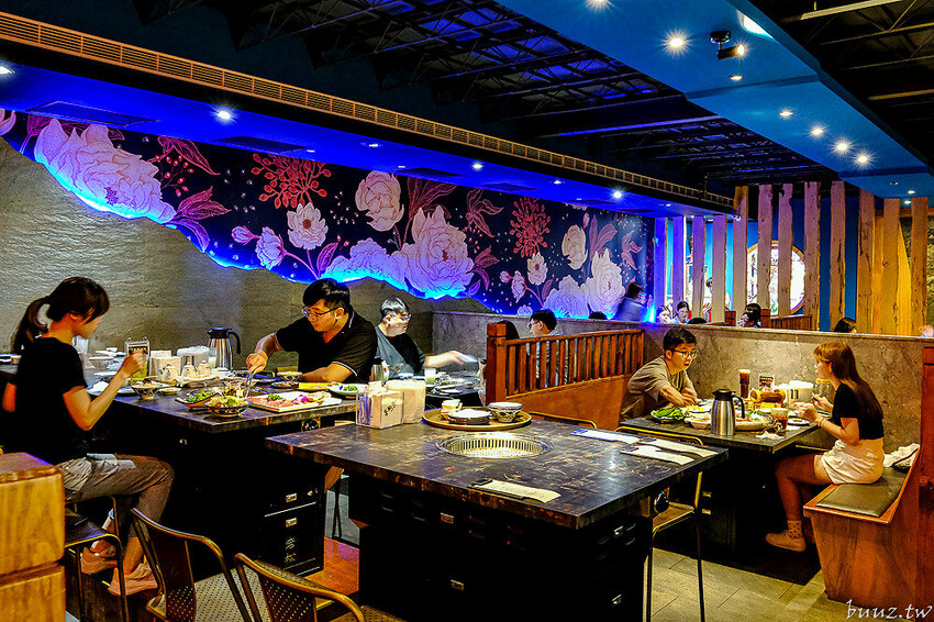 宮廷風燒肉結合芙蓉蒸魚、富貴雙方，墨妃家燒肉用餐享優惠，穿宮廷服打卡氣氛超棒！