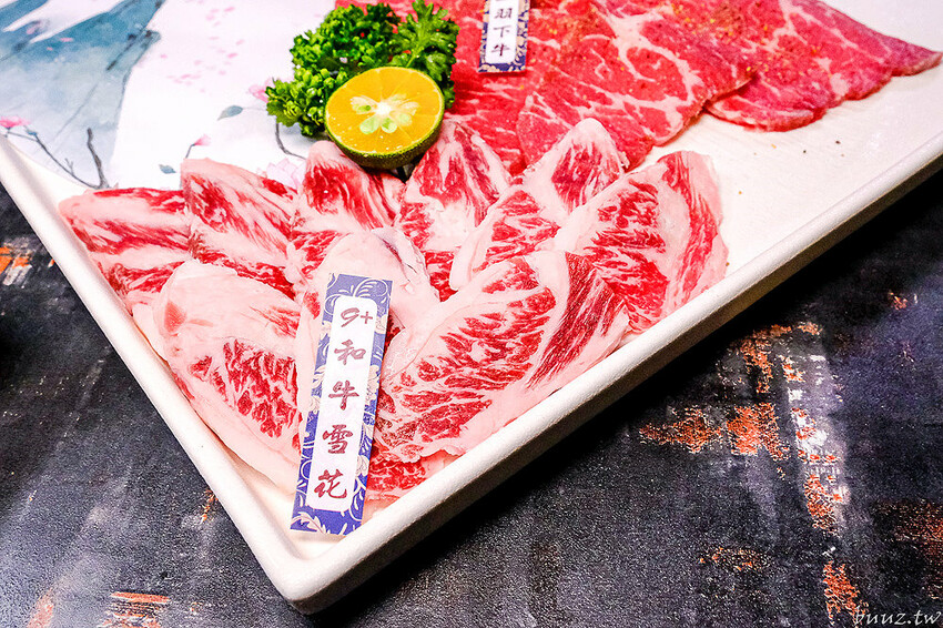 宮廷風燒肉結合芙蓉蒸魚、富貴雙方，墨妃家燒肉用餐享優惠，穿宮廷服打卡氣氛超棒！