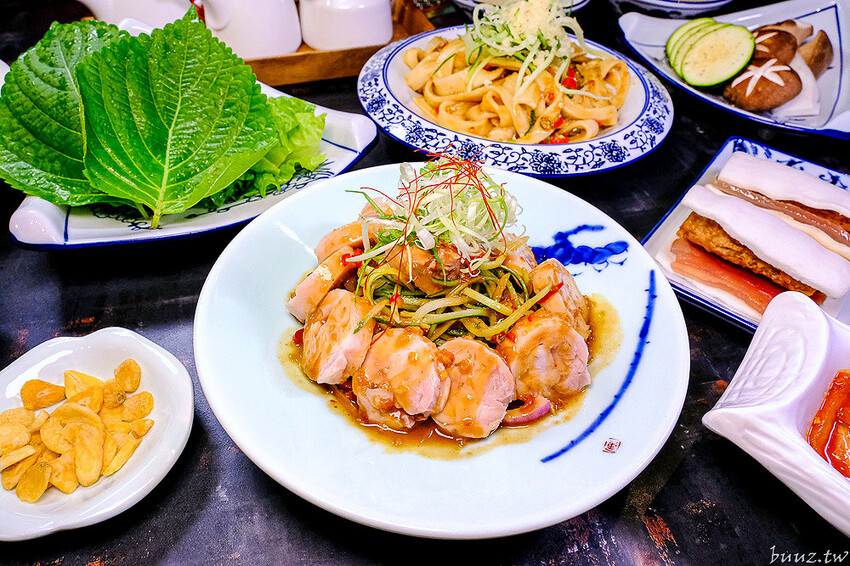 宮廷風燒肉結合芙蓉蒸魚、富貴雙方，墨妃家燒肉用餐享優惠，穿宮廷服打卡氣氛超棒！