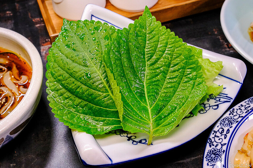 宮廷風燒肉結合芙蓉蒸魚、富貴雙方，墨妃家燒肉用餐享優惠，穿宮廷服打卡氣氛超棒！