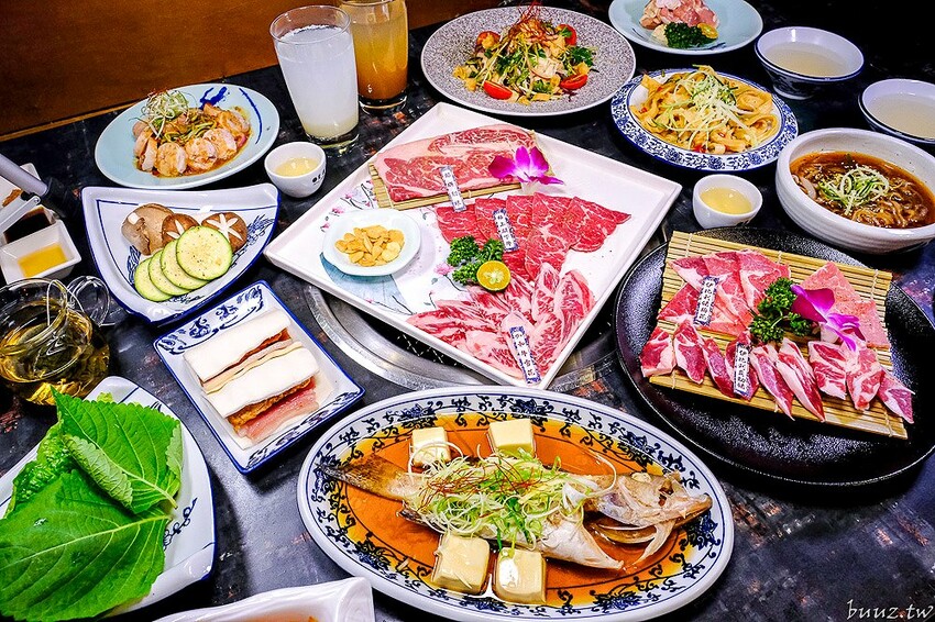 宮廷風燒肉結合芙蓉蒸魚、富貴雙方，墨妃家燒肉用餐享優惠，穿宮廷服打卡氣氛超棒！