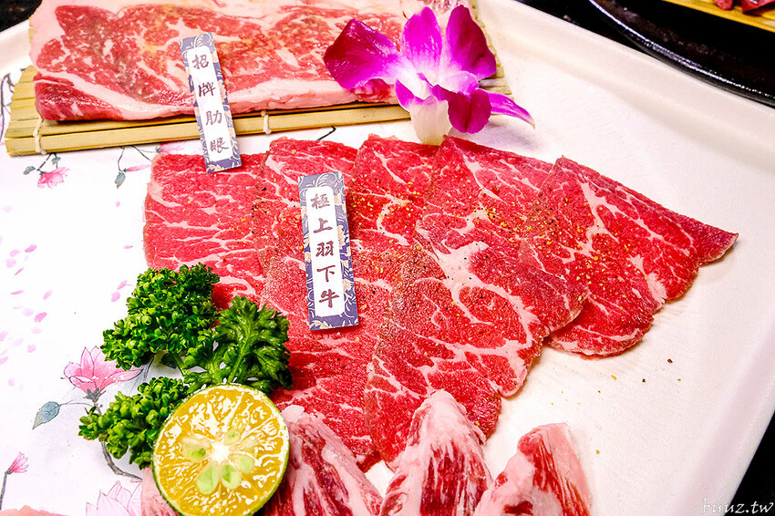 宮廷風燒肉結合芙蓉蒸魚、富貴雙方，墨妃家燒肉用餐享優惠，穿宮廷服打卡氣氛超棒！