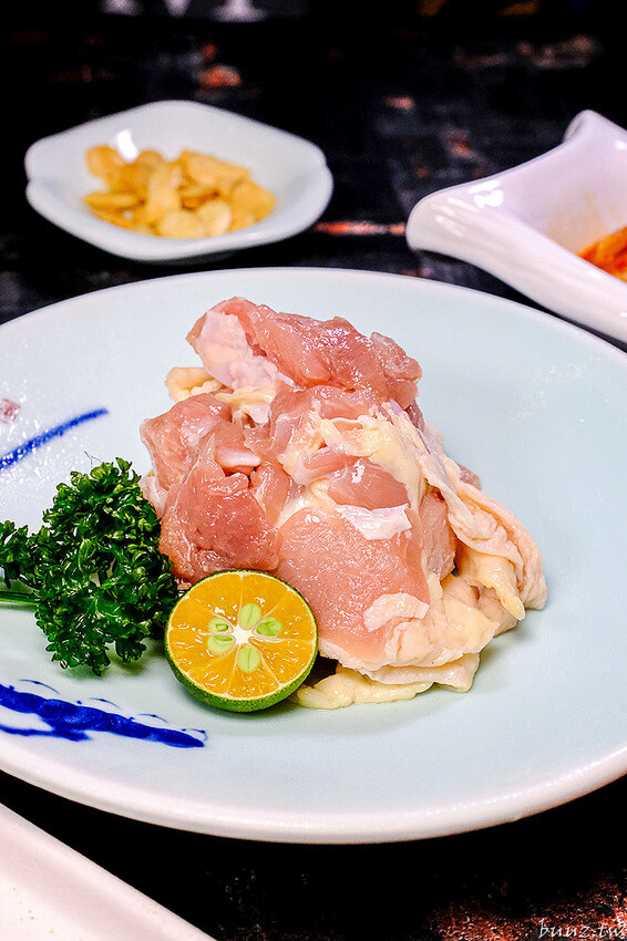 宮廷風燒肉結合芙蓉蒸魚、富貴雙方，墨妃家燒肉用餐享優惠，穿宮廷服打卡氣氛超棒！