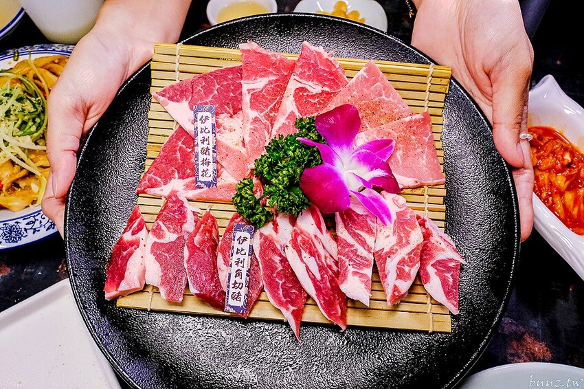 宮廷風燒肉結合芙蓉蒸魚、富貴雙方，墨妃家燒肉用餐享優惠，穿宮廷服打卡氣氛超棒！