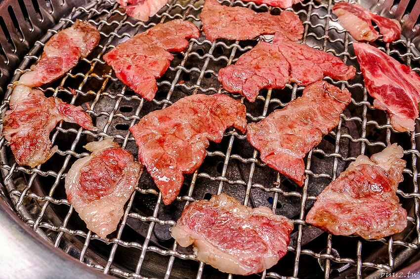 宮廷風燒肉結合芙蓉蒸魚、富貴雙方，墨妃家燒肉用餐享優惠，穿宮廷服打卡氣氛超棒！