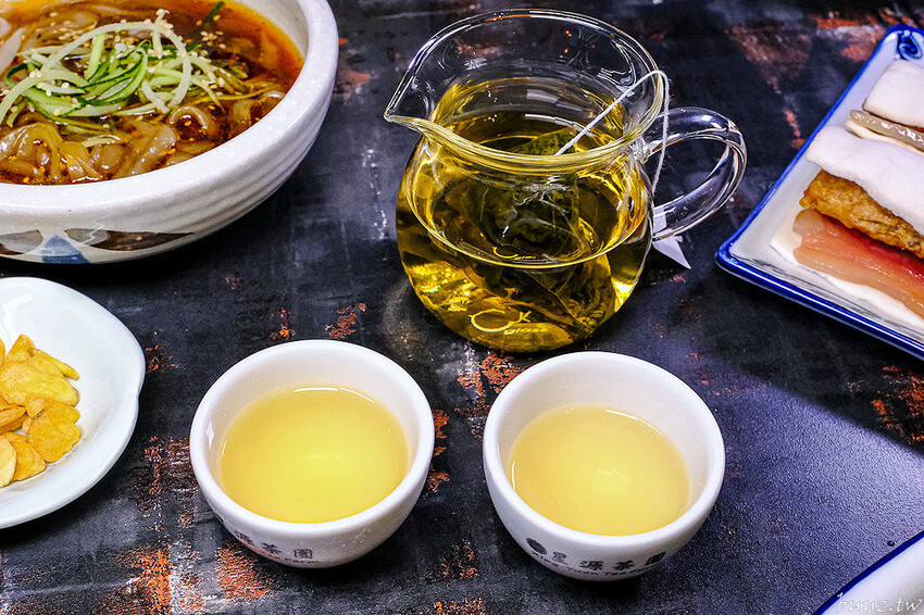 宮廷風燒肉結合芙蓉蒸魚、富貴雙方，墨妃家燒肉用餐享優惠，穿宮廷服打卡氣氛超棒！