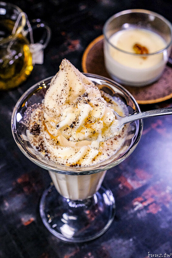 宮廷風燒肉結合芙蓉蒸魚、富貴雙方，墨妃家燒肉用餐享優惠，穿宮廷服打卡氣氛超棒！