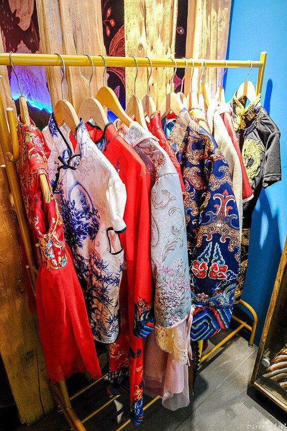 宮廷風燒肉結合芙蓉蒸魚、富貴雙方，墨妃家燒肉用餐享優惠，穿宮廷服打卡氣氛超棒！