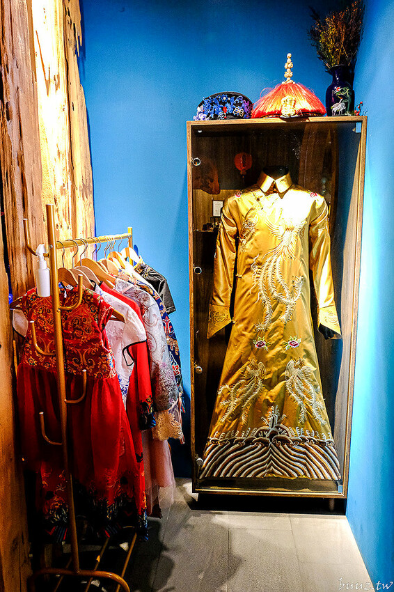 宮廷風燒肉結合芙蓉蒸魚、富貴雙方，墨妃家燒肉用餐享優惠，穿宮廷服打卡氣氛超棒！