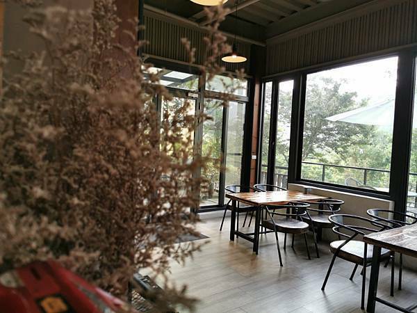 (南投/國姓) 「覓境露營 x 行者咖啡 」覓境森林露營場地及咖啡廳，超豐富的下午茶，滿足大家的味蕾，也可以預約體驗檸檬醋DIY - COCO享天下(隆爸妤媽愛白白)