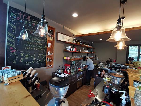 (南投/國姓) 「覓境露營 x 行者咖啡 」覓境森林露營場地及咖啡廳，超豐富的下午茶，滿足大家的味蕾，也可以預約體驗檸檬醋DIY - COCO享天下(隆爸妤媽愛白白)