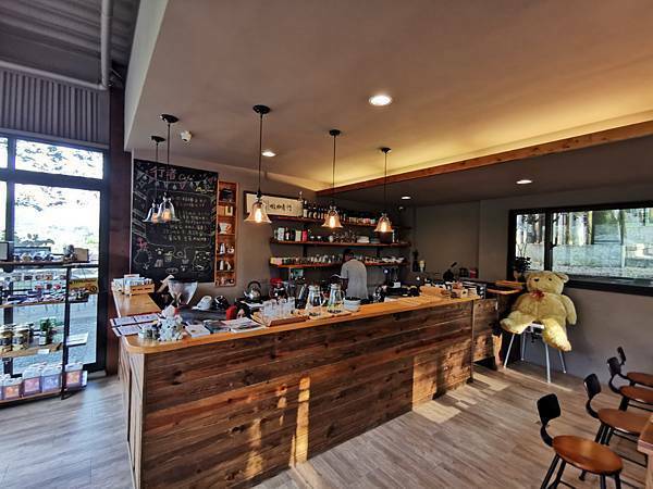 (南投/國姓) 「覓境露營 x 行者咖啡 」覓境森林露營場地及咖啡廳，超豐富的下午茶，滿足大家的味蕾，也可以預約體驗檸檬醋DIY - COCO享天下(隆爸妤媽愛白白)