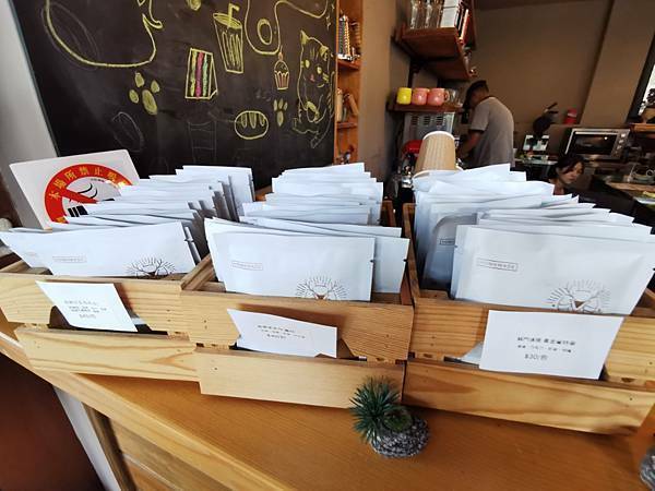 (南投/國姓) 「覓境露營 x 行者咖啡 」覓境森林露營場地及咖啡廳，超豐富的下午茶，滿足大家的味蕾，也可以預約體驗檸檬醋DIY - COCO享天下(隆爸妤媽愛白白)