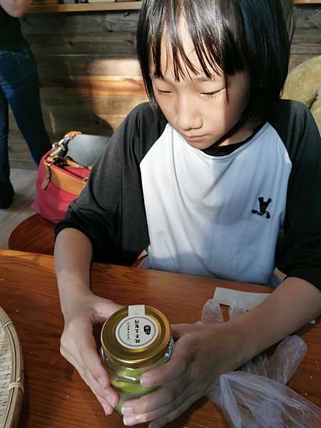 (南投/國姓) 「覓境露營 x 行者咖啡 」覓境森林露營場地及咖啡廳，超豐富的下午茶，滿足大家的味蕾，也可以預約體驗檸檬醋DIY - COCO享天下(隆爸妤媽愛白白)