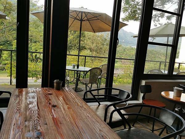 (南投/國姓) 「覓境露營 x 行者咖啡 」覓境森林露營場地及咖啡廳，超豐富的下午茶，滿足大家的味蕾，也可以預約體驗檸檬醋DIY - COCO享天下(隆爸妤媽愛白白)