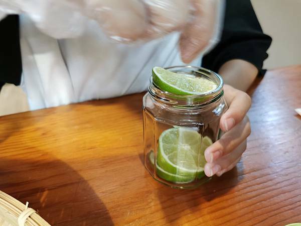 (南投/國姓) 「覓境露營 x 行者咖啡 」覓境森林露營場地及咖啡廳，超豐富的下午茶，滿足大家的味蕾，也可以預約體驗檸檬醋DIY - COCO享天下(隆爸妤媽愛白白)