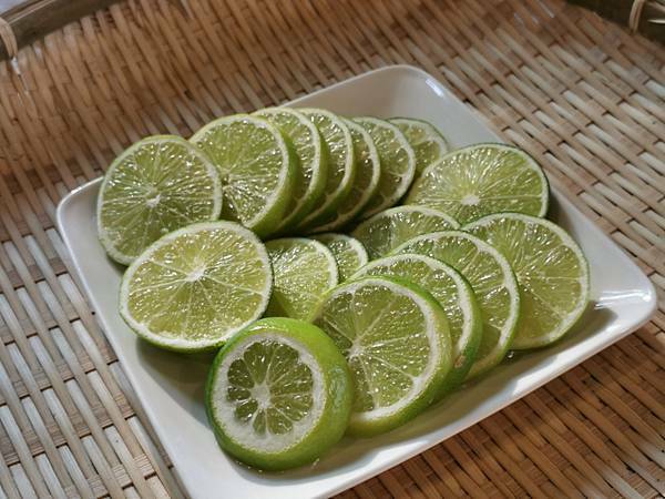 (南投/國姓) 「覓境露營 x 行者咖啡 」覓境森林露營場地及咖啡廳，超豐富的下午茶，滿足大家的味蕾，也可以預約體驗檸檬醋DIY - COCO享天下(隆爸妤媽愛白白)