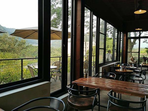 (南投/國姓) 「覓境露營 x 行者咖啡 」覓境森林露營場地及咖啡廳，超豐富的下午茶，滿足大家的味蕾，也可以預約體驗檸檬醋DIY - COCO享天下(隆爸妤媽愛白白)