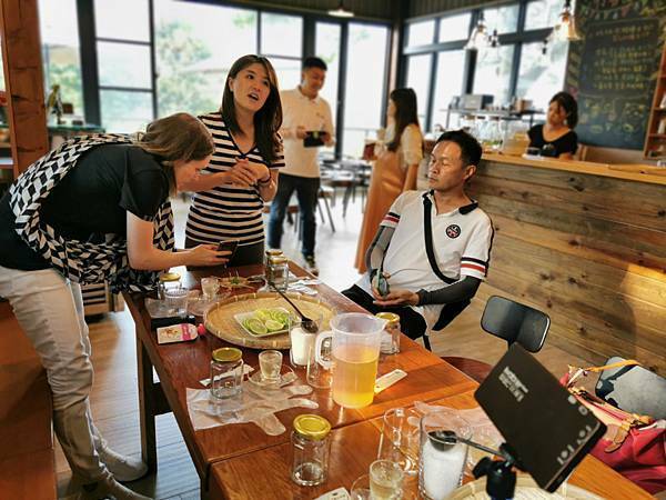 (南投/國姓) 「覓境露營 x 行者咖啡 」覓境森林露營場地及咖啡廳，超豐富的下午茶，滿足大家的味蕾，也可以預約體驗檸檬醋DIY - COCO享天下(隆爸妤媽愛白白)