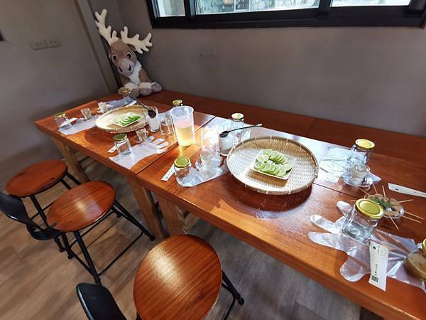 (南投/國姓) 「覓境露營 x 行者咖啡 」覓境森林露營場地及咖啡廳，超豐富的下午茶，滿足大家的味蕾，也可以預約體驗檸檬醋DIY - COCO享天下(隆爸妤媽愛白白)