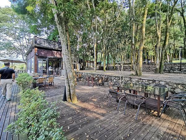 (南投/國姓) 「覓境露營 x 行者咖啡 」覓境森林露營場地及咖啡廳，超豐富的下午茶，滿足大家的味蕾，也可以預約體驗檸檬醋DIY - COCO享天下(隆爸妤媽愛白白)