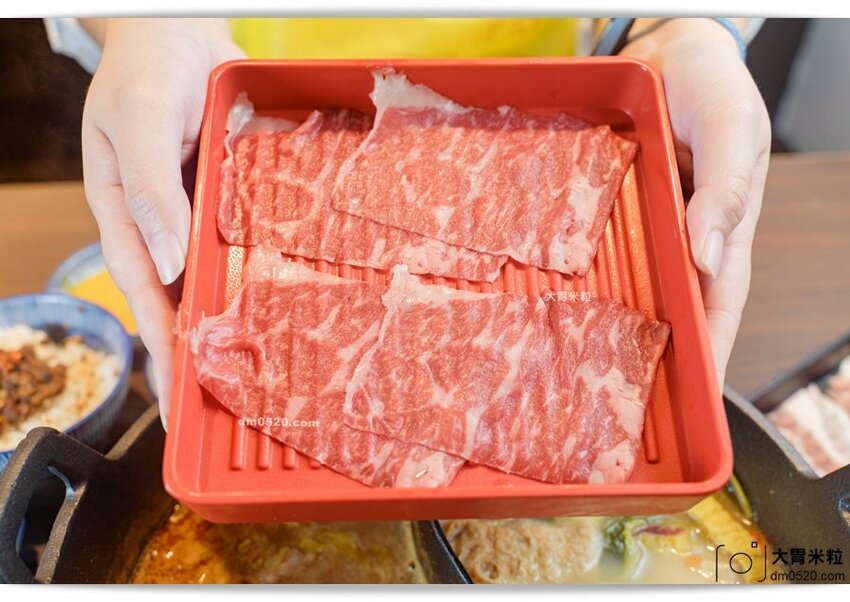 肉多多新品牌,火鍋吃到飽498元起,饌和牛台北旗艦店,土石流和牛泡芙/和牛手卷現作無限吃,加購499元再享日本A5和牛桌邊炙燒!饌和牛吃到飽菜單價位,台北和牛吃到飽推薦,台北城中區美食, - 大胃米粒