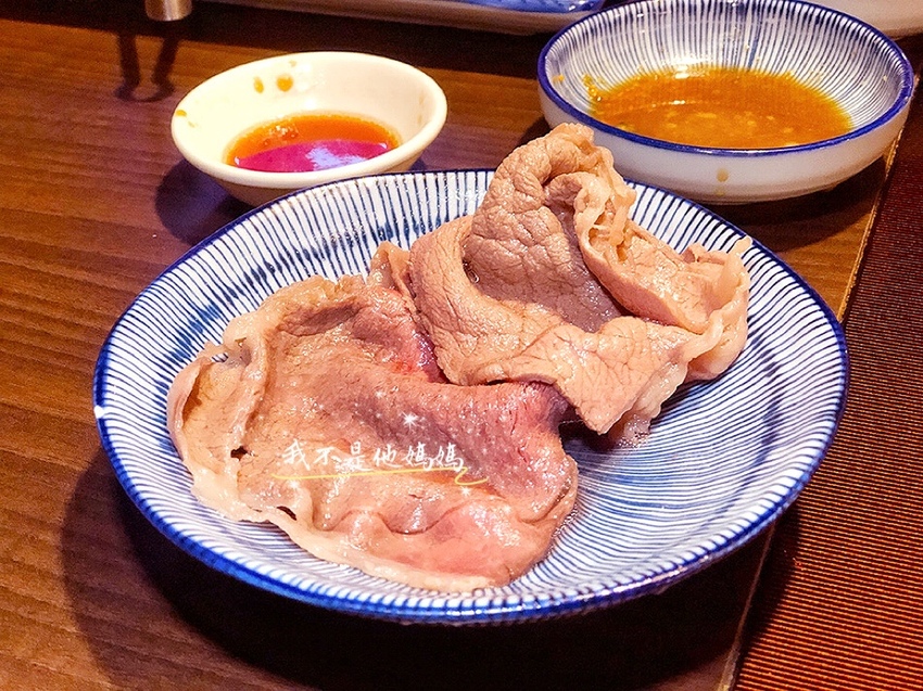 西門謝師宴和牛吃到飽,土石流和牛泡芙,北車頂級和牛吃到飽,西門頂級和牛吃到飽,台北書店街美食,北車和牛個人火鍋,北車和牛小火鍋