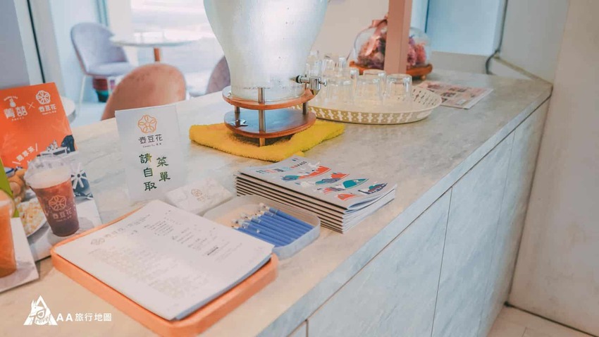 壺豆花 一進門就看到繽紛的擺設