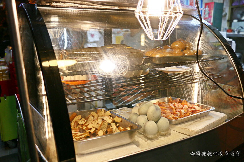 曾家鍋貼店｜基隆大尺寸黃金脆皮鍋貼，慶安宮旁超人氣排隊美食，菜單價位