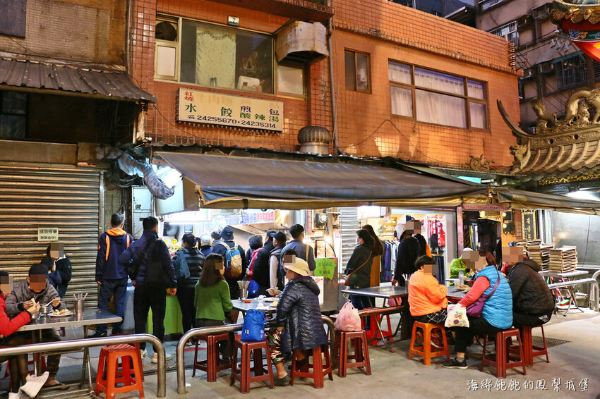 曾家鍋貼店｜基隆大尺寸黃金脆皮鍋貼，慶安宮旁超人氣排隊美食，菜單價位