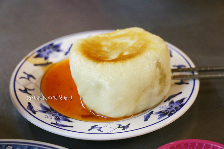 曾家鍋貼店｜基隆大尺寸黃金脆皮鍋貼，慶安宮旁超人氣排隊美食，菜單價位