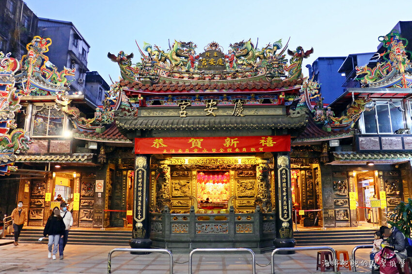 曾家鍋貼店｜基隆大尺寸黃金脆皮鍋貼，慶安宮旁超人氣排隊美食，菜單價位