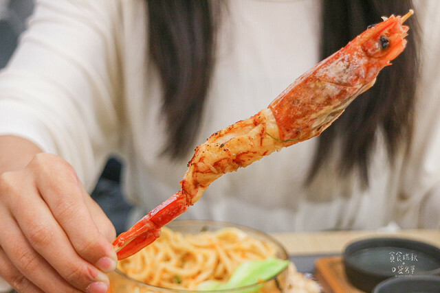 【台中美食】愛干貝如癡的你絕不能錯過,101顆流星干貝滿出來+拌麵好滿足|七七製麵研究總署