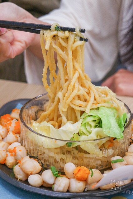 【台中美食】愛干貝如癡的你絕不能錯過,101顆流星干貝滿出來+拌麵好滿足|七七製麵研究總署