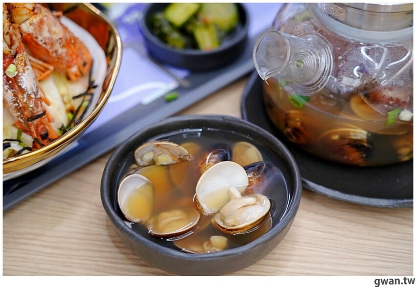 滿到炸的101顆流星干貝麵、七蝦蝦開派對，台中全新星際主題麵店你吃過了嗎？