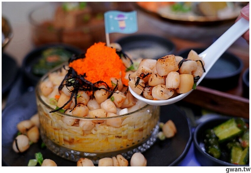 滿到炸的101顆流星干貝麵、七蝦蝦開派對，台中全新星際主題麵店你吃過了嗎？