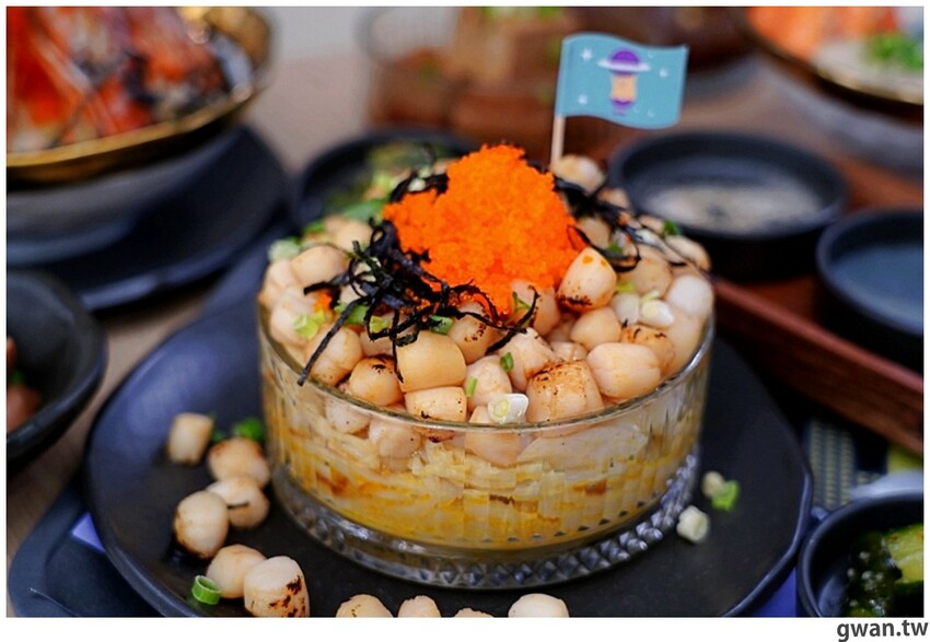 滿到炸的101顆流星干貝麵、七蝦蝦開派對，台中全新星際主題麵店你吃過了嗎？