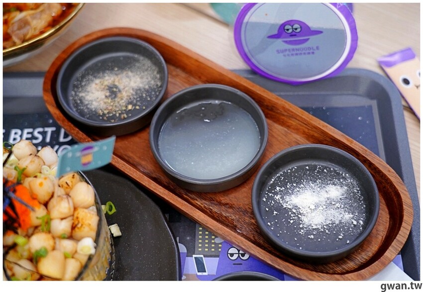 滿到炸的101顆流星干貝麵、七蝦蝦開派對，台中全新星際主題麵店你吃過了嗎？