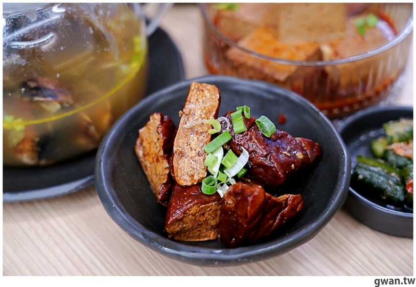 滿到炸的101顆流星干貝麵、七蝦蝦開派對，台中全新星際主題麵店你吃過了嗎？